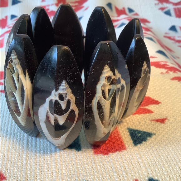 Vintage Ebony & Lucite Embedded Shell Elasticized Bracelet - Picture 2 of 8